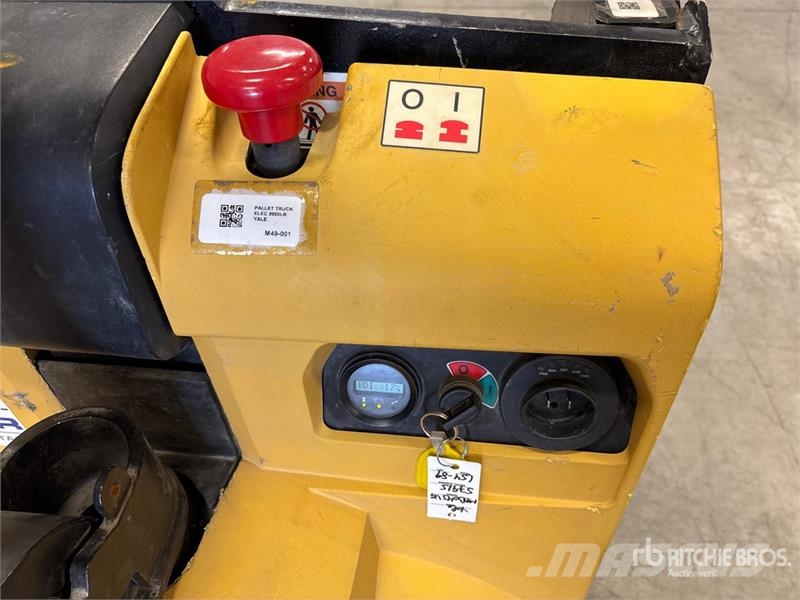 Yale MPB045VG 4510 lb Electric Pallet Jack Transpallet elettrici a timone