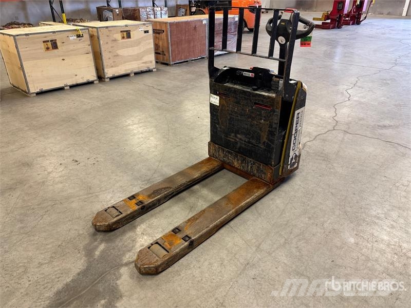 Yale MPB045VG 4510 lb Electric Pallet Jack Transpallet elettrici a timone