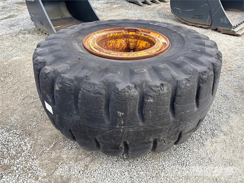 Yokohama 26.5x25 Tires Gumiabroncsok, kerekek és felnik