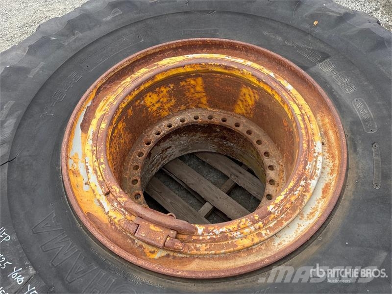 Yokohama 26.5x25 Tires Gumiabroncsok, kerekek és felnik