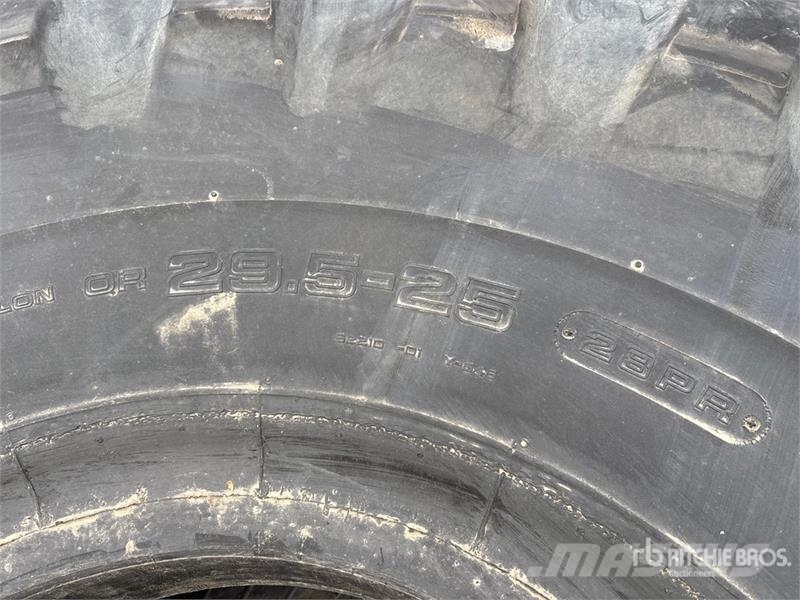 Yokohama 29.5x25 Tires - Fits Cat 980 Gumiabroncsok, kerekek és felnik