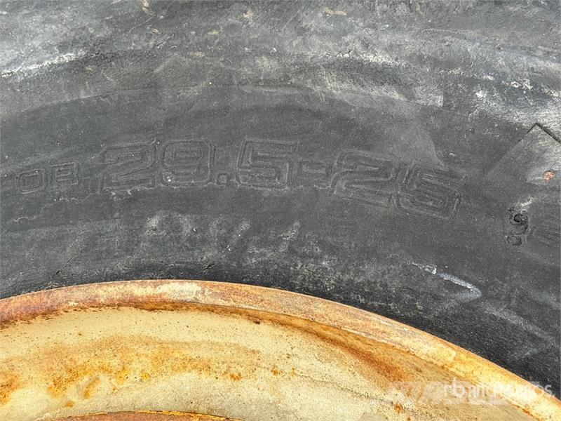 Yokohama 29.5x25 Tires Gumiabroncsok, kerekek és felnik