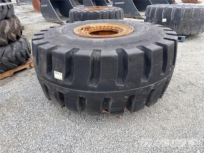 Yokohama 29.5x25 Tires Gumiabroncsok, kerekek és felnik