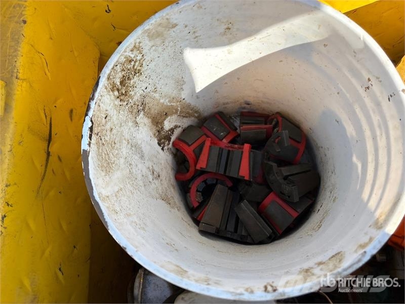 (1) 110 Ton, (2) 60 Ton Swivels Equipamentos de perfuração de petróleo e gás