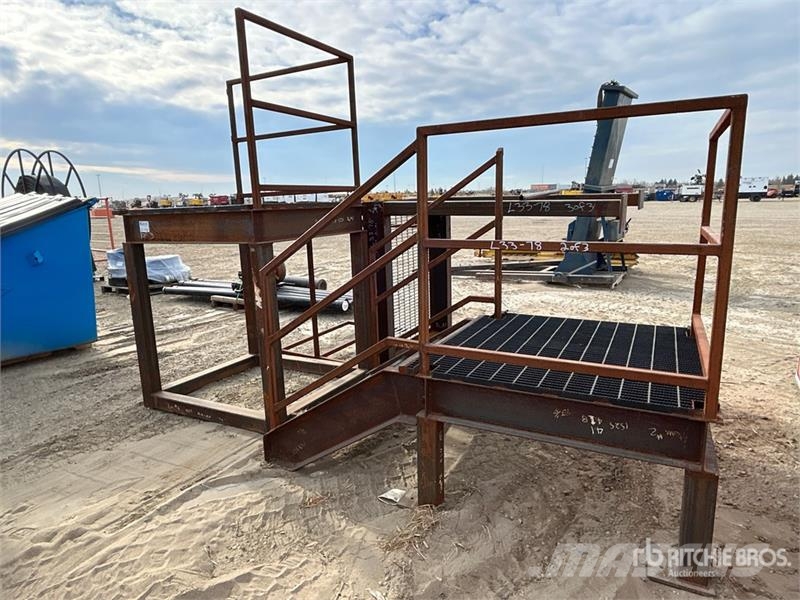 1 Set of Stairs (4 Steps) 2 Landings 4ft x 4ft 6In Andre komponenter