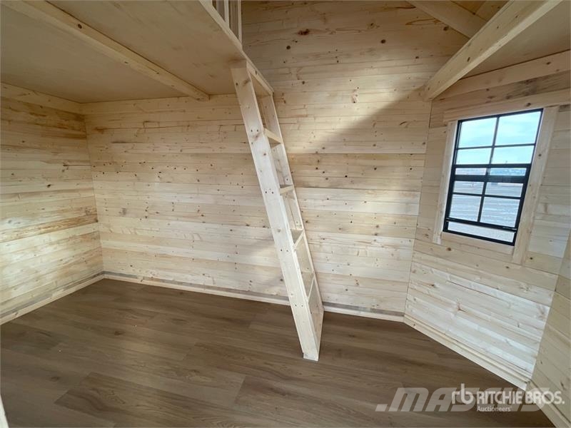  10 ft x 7.6 ft x 11 ft Playhouse (Unused) Andre komponenter