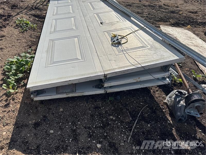 10 ft x ft Roll Up Door Drugi deli
