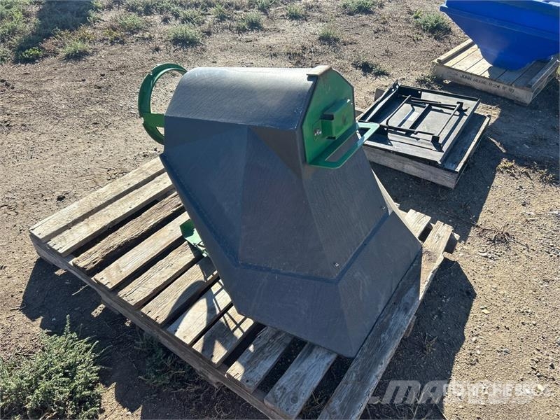10 in Heavy Duty Hopper - Fits John Deere 19 Air C Egyéb alkatrészek