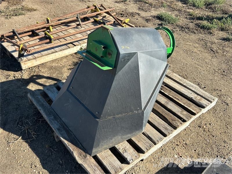 10 in Heavy Duty Hopper - Fits John Deere 19 Air C Egyéb alkatrészek