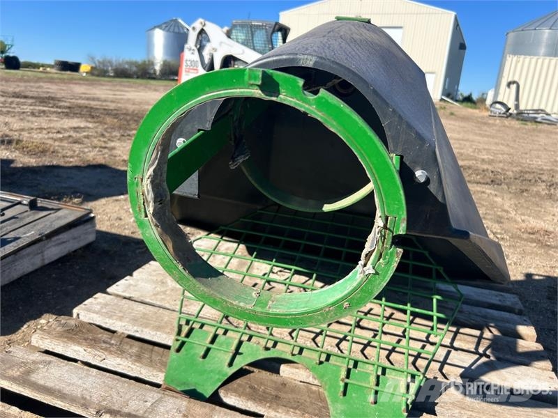 10 in Heavy Duty Hopper - Fits John Deere 19 Air C Egyéb alkatrészek
