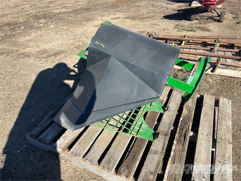 10 in Heavy Duty Hopper - Fits John Deere 19 Air C Egyéb alkatrészek