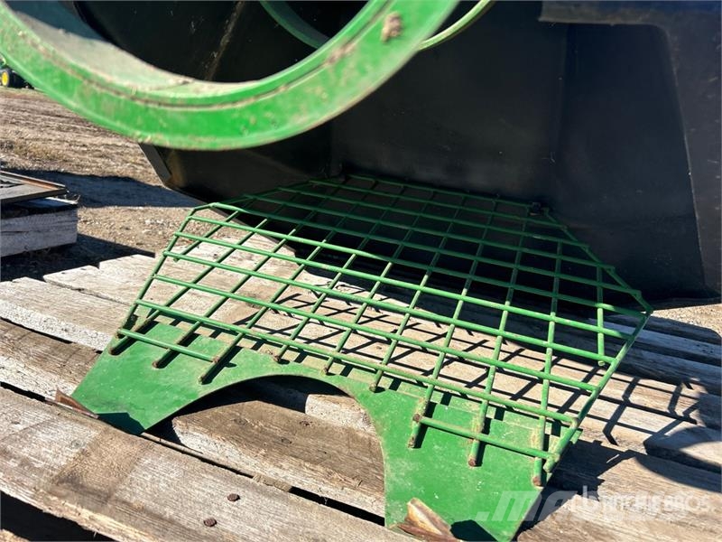 10 in Heavy Duty Hopper - Fits John Deere 19 Air C Egyéb alkatrészek