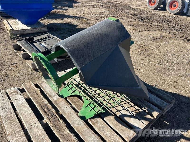 10 in Heavy Duty Hopper - Fits John Deere 19 Air C Egyéb alkatrészek