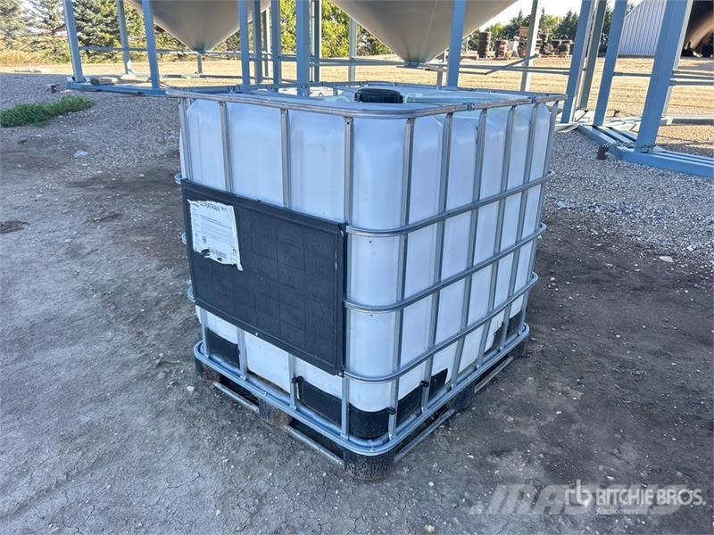 1000 L Poly Tote Kiti naudoti statybos komponentai