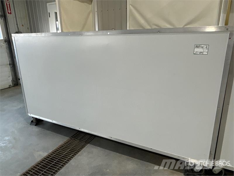 102 in x 79 in x 96 in Auction Booth Компоненты строительной техники