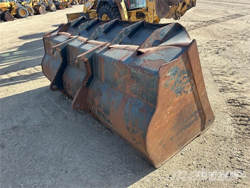  108 in Q/C General Purpose Wheel Loader Bucket - F دلاء