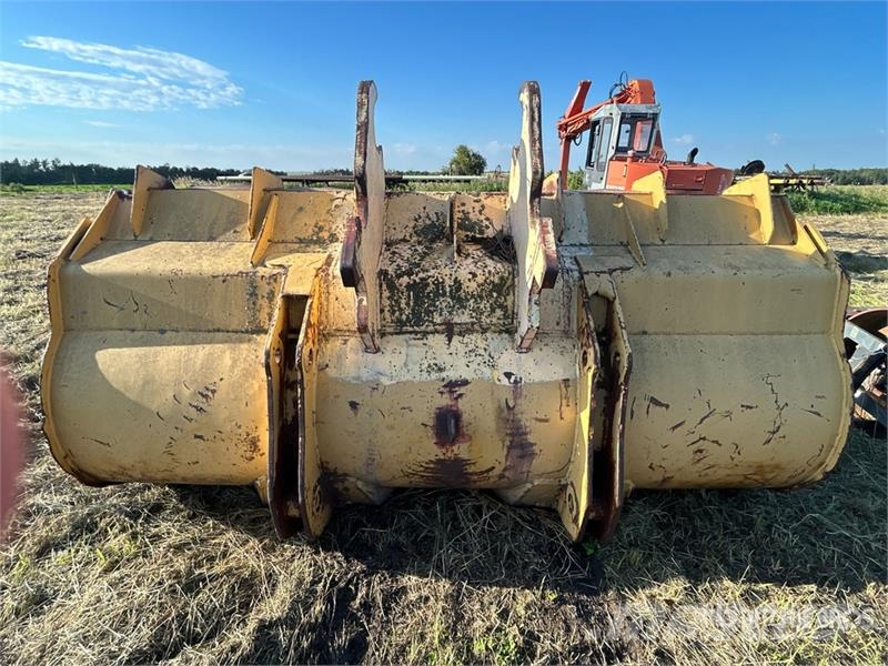  115 in Cleanup Excavator Bucket Godet