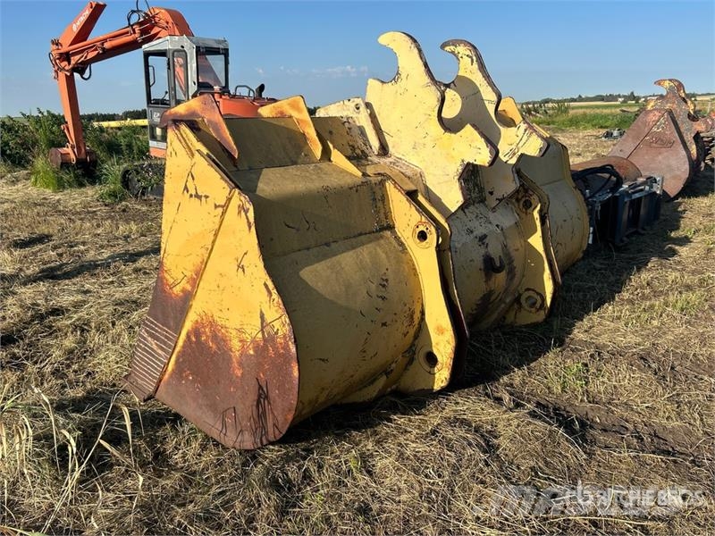  115 in Cleanup Excavator Bucket Godet