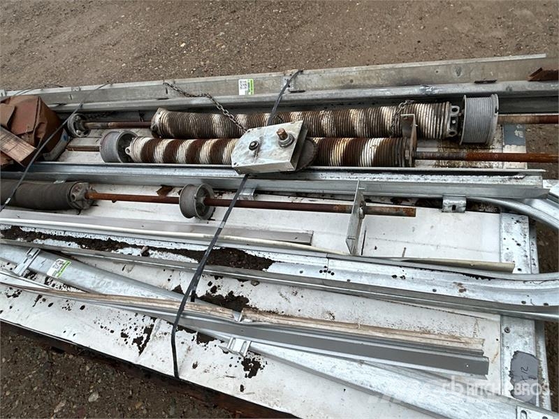  12 ft x  ft Overhead Doors Andre komponenter