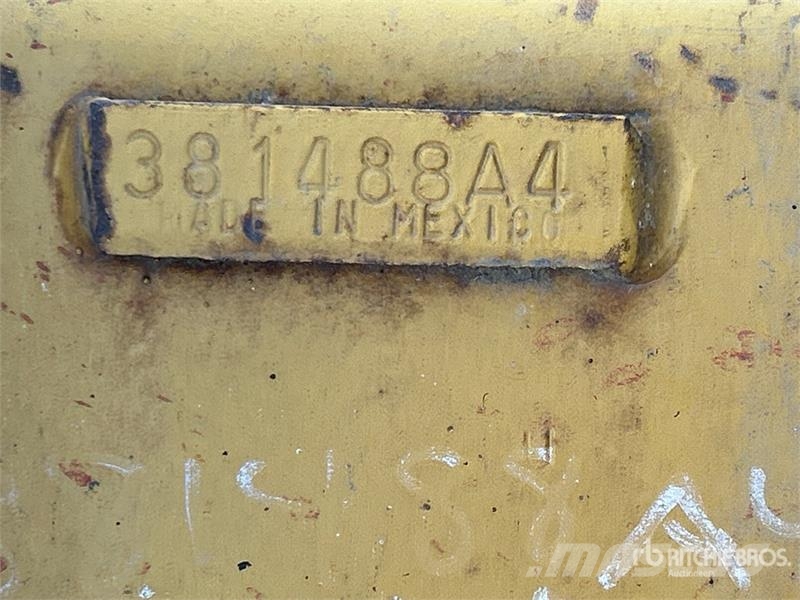  12 in Digging Frost Backhoe Rear Bucket - Fits Joh 挖斗