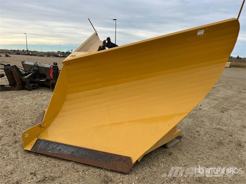  132 in V Plow - Fits Cat 160 مكونات أخرى