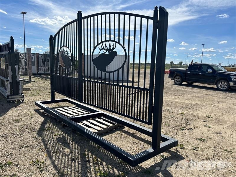  14 ft 9 in x 8 ft Wrought Iron Bi-Parting Driveway Lauksaimniecība- Citi