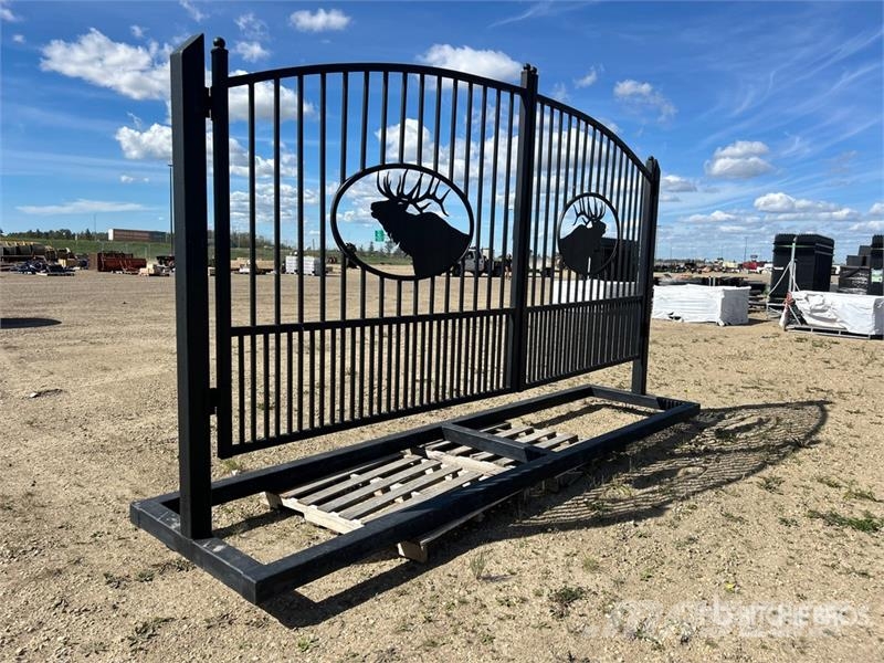  14 ft 9 in x 8 ft Wrought Iron Bi-Parting Driveway Lauksaimniecība- Citi