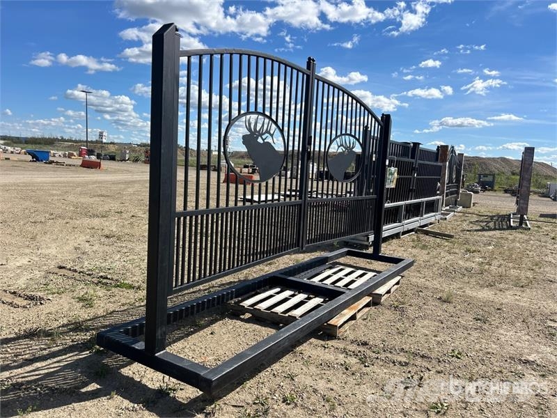  14 ft 9 in x 8 ft Wrought Iron Bi-Parting Driveway Lauksaimniecība- Citi