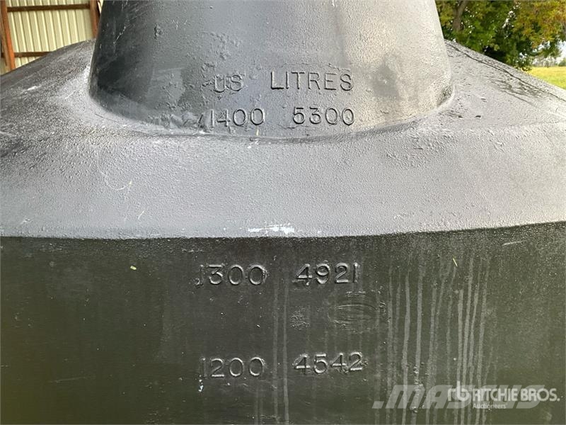 1400 gal Poly Water Tank Паливні та присадочні баки