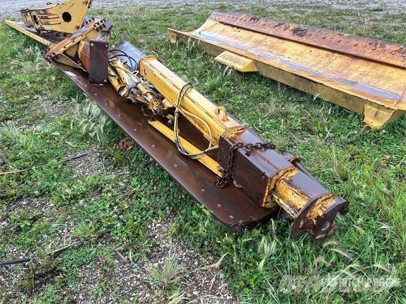 144 in Motor Grader Snow Wing 刮雪板和犁