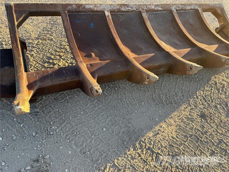 148 in Dozer Rake Obračalniki in zgrabljalniki