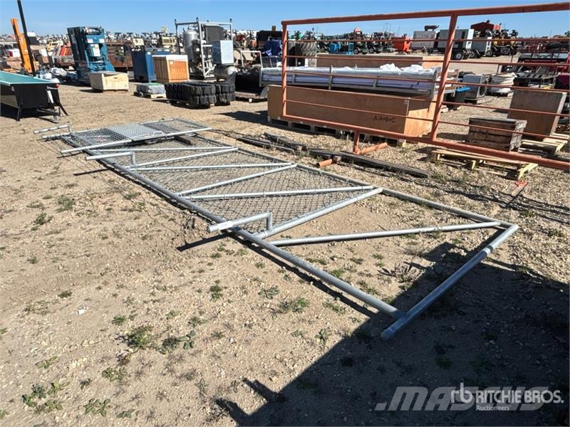  19 ft 3 in x 6 ft Gate & Chain Link Fencing Fencing equipment