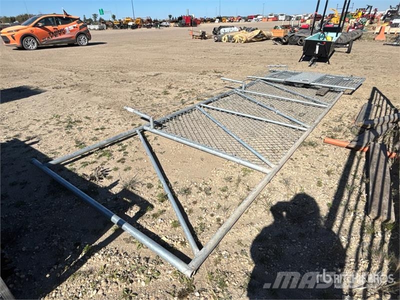  19 ft 3 in x 6 ft Gate & Chain Link Fencing Fencing equipment