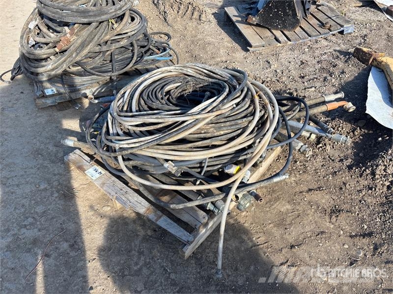  2 pallets of miscellaneous hydraulic and water hos مكونات أخرى
