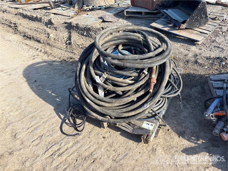  2 pallets of miscellaneous hydraulic and water hos مكونات أخرى