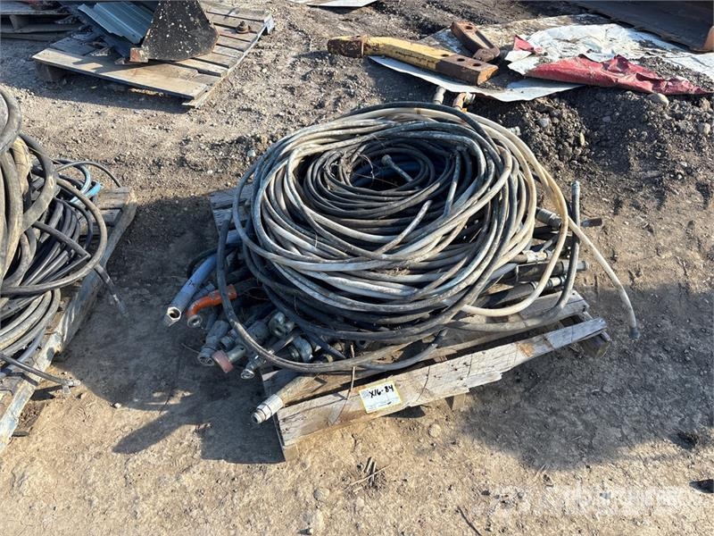  2 pallets of miscellaneous hydraulic and water hos مكونات أخرى