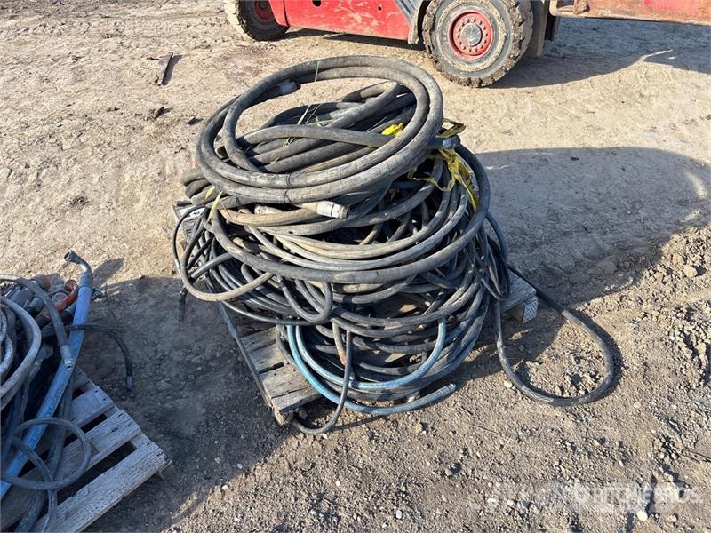 2 pallets of miscellaneous hydraulic and water hos مكونات أخرى