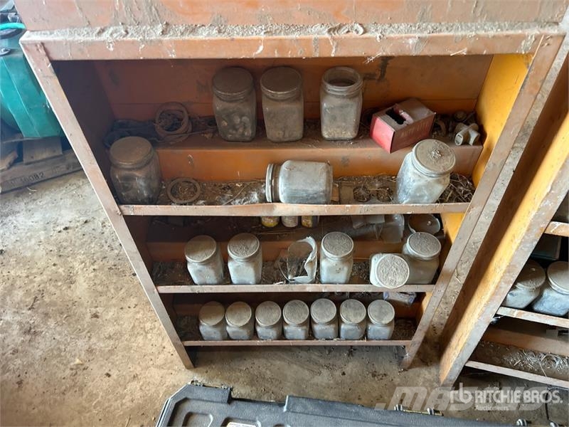 (2) Steel Shelving Unit & (1) GM Tool Box Kiti naudoti statybos komponentai