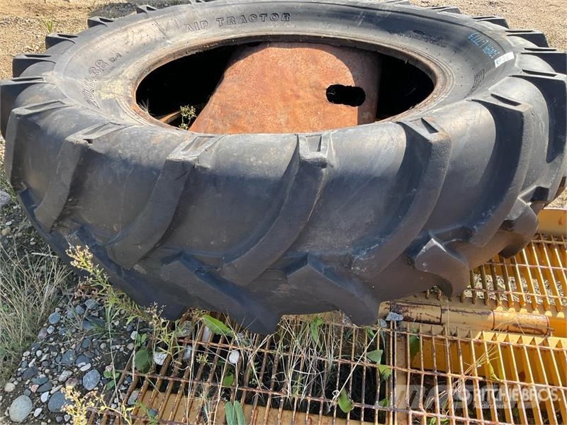 20.8-38 Tractor Tires Gume, točkovi i felne