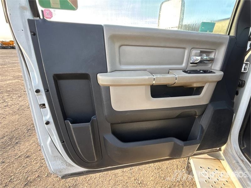  2005 5500 شاحنات الرافعات