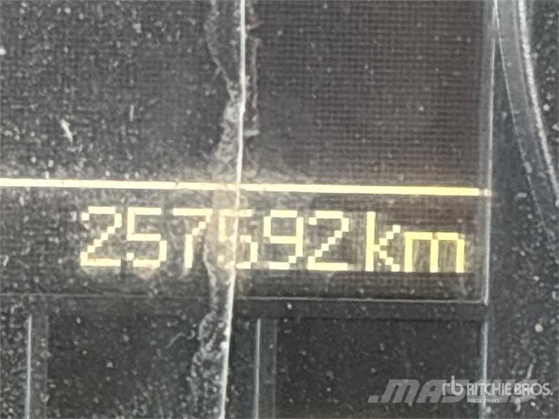  2005 5500 شاحنات الرافعات