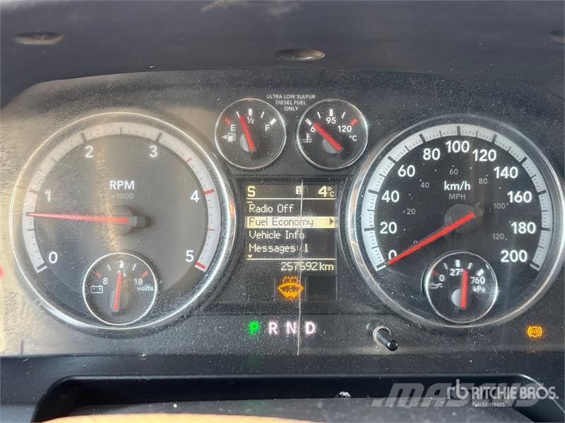  2005 5500 شاحنات الرافعات