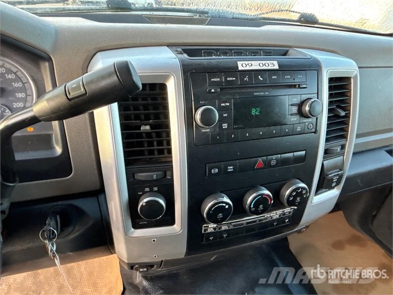  2005 5500 شاحنات الرافعات