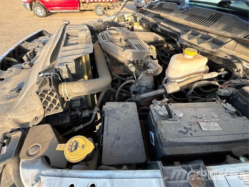  2005 5500 شاحنات الرافعات