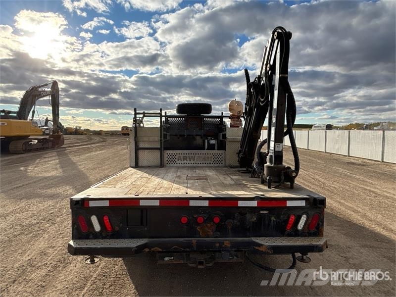 2015 3500 Camion plateau ridelle avec grue