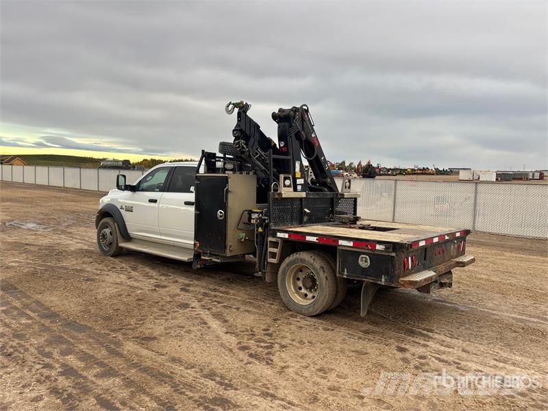  2017 Hiab 077ES-4CLX 2800 kg Knuckle Boom on  Ram  شاحنات الرافعات