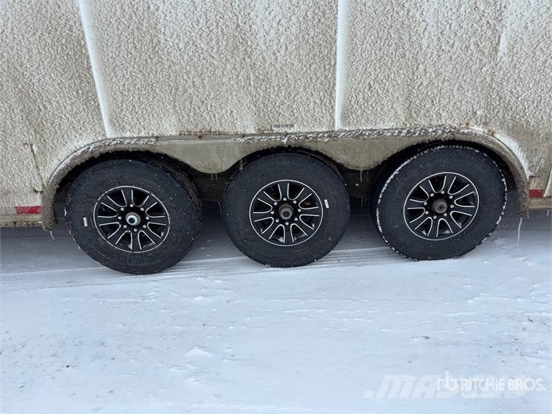 22 ft Tri/A Enclosed Trailer Прицепы-фургоны