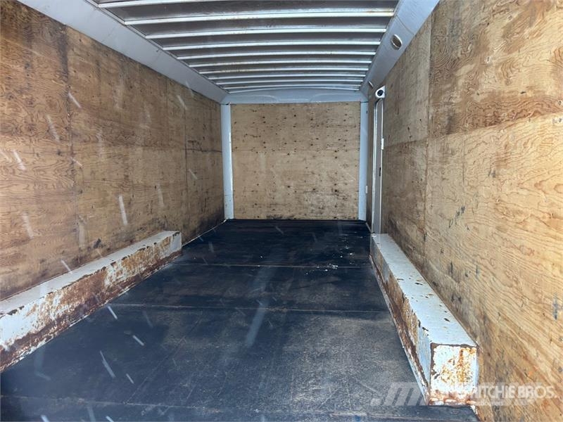 22 ft Tri/A Enclosed Trailer Прицепы-фургоны