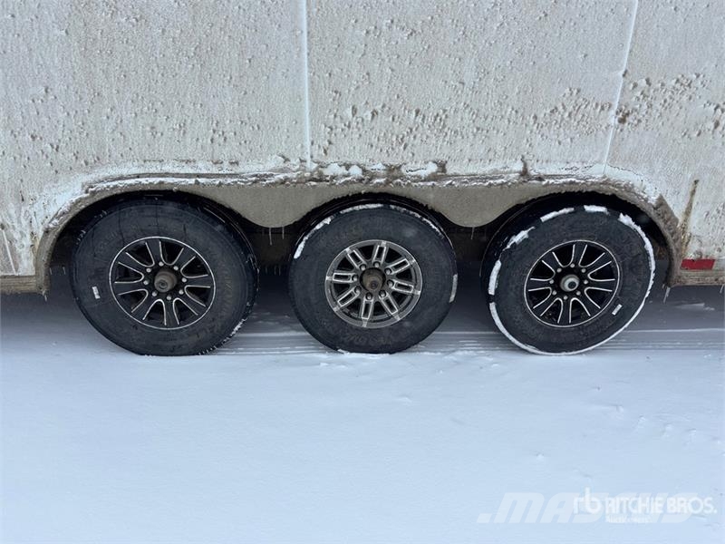 22 ft Tri/A Enclosed Trailer Прицепы-фургоны