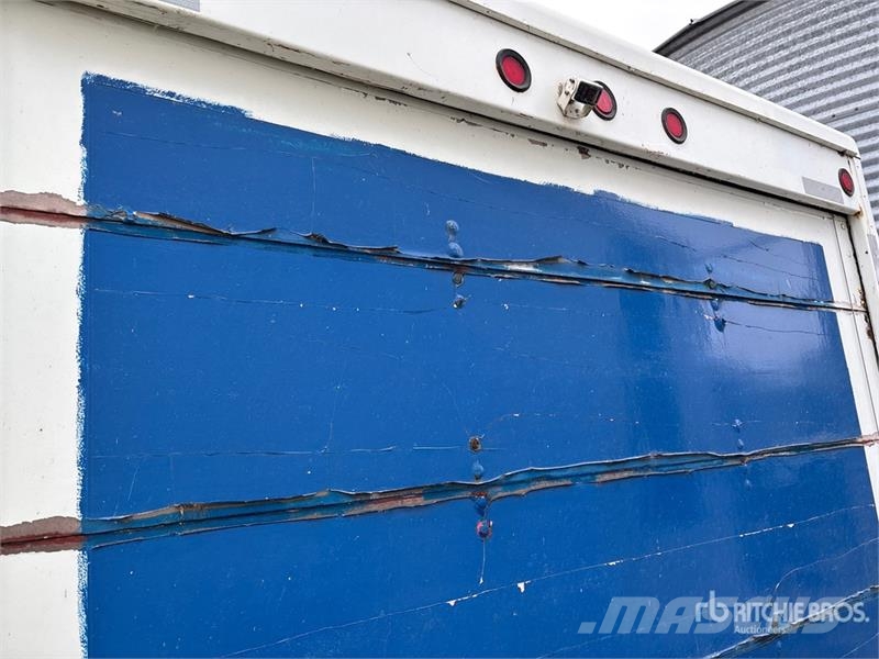  22 ft X 98 in Truck Cargo Box معدات النقل - غير ذلك